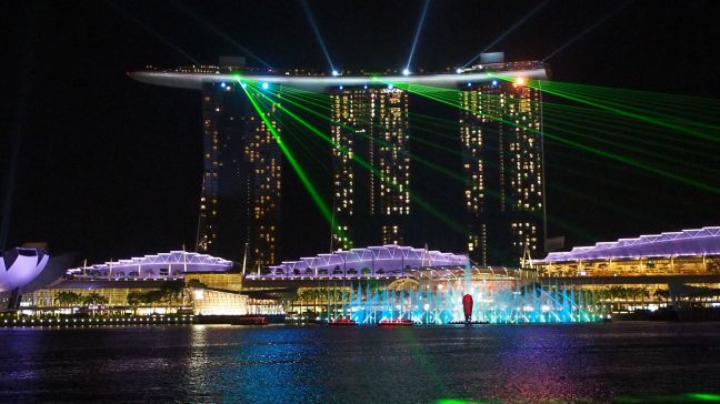 Evening Light and water show in front of the Marina Bay Sands Hotel